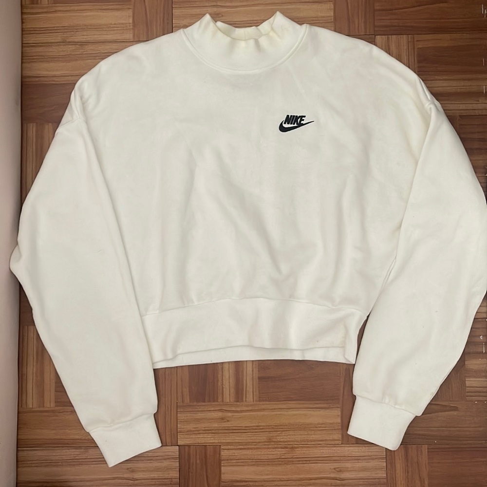 nike white crew neck